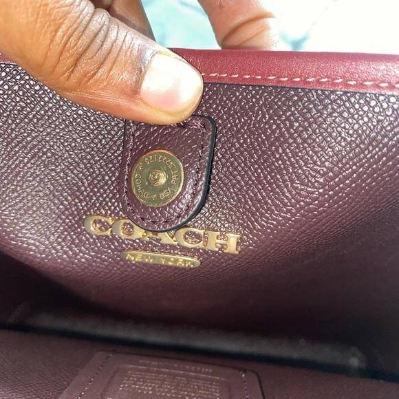 Coach
New, not used. Small repair needed
MOLLIE BUCKET BAG IN SIGNATURE CHAMBRAY - Picture 13 of 15